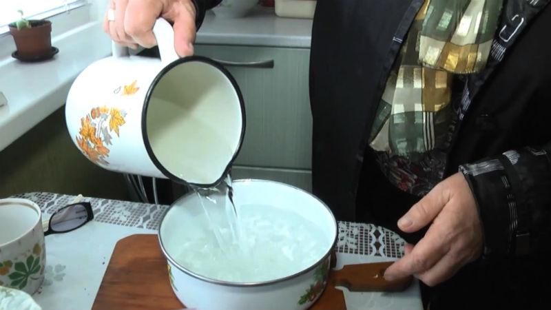 Кияни бояться вмиватися водою з-під крану Кияни бояться вмиватися водою з-під крану