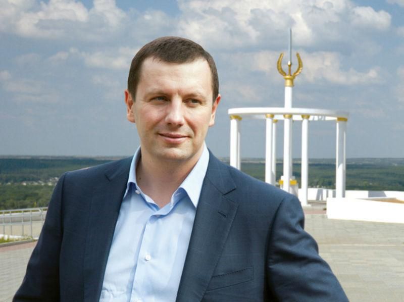 Екс-регіонал назвав бойовиків "ЛНР" героями Екс-регіонал назвав бойовиків "ЛНР" героями