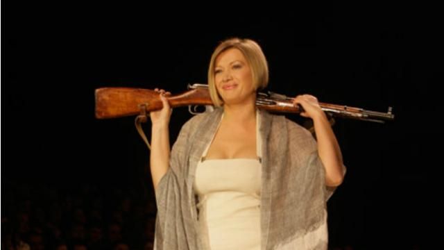 Военная форма в моде: Геращенко показала камуфляжные туфли и сумку Военная форма в моде: Геращенко показала камуфляжные туфли и сумку