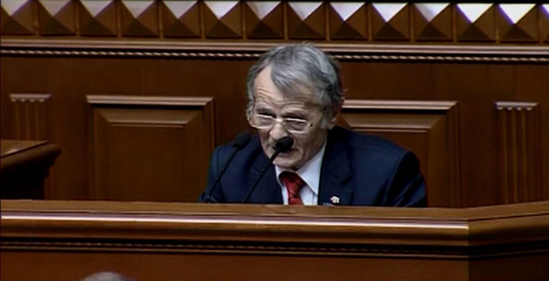 Джемілєв заявив, що РФ переслідує кримчан Джемілєв заявив, що РФ переслідує кримчан