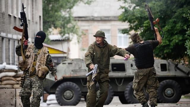 Террористы обстреляли Луганское, ранен 8-летний мальчик, который играл у дома