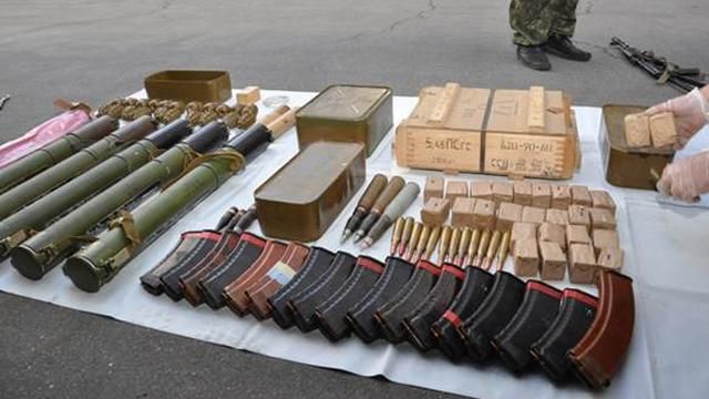 На Дніпропетровщині вилучили зброю та боєприпаси, які вивозили із зони АТО На Дніпропетровщині вилучили зброю та боєприпаси, які вивозили із зони АТО