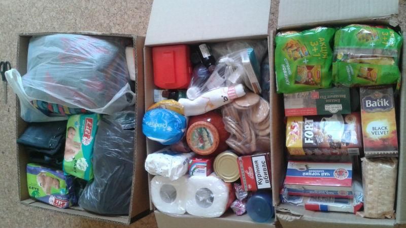 Луганські комуністи крадуть продукти у прихожан Луганські комуністи крадуть продукти у прихожан