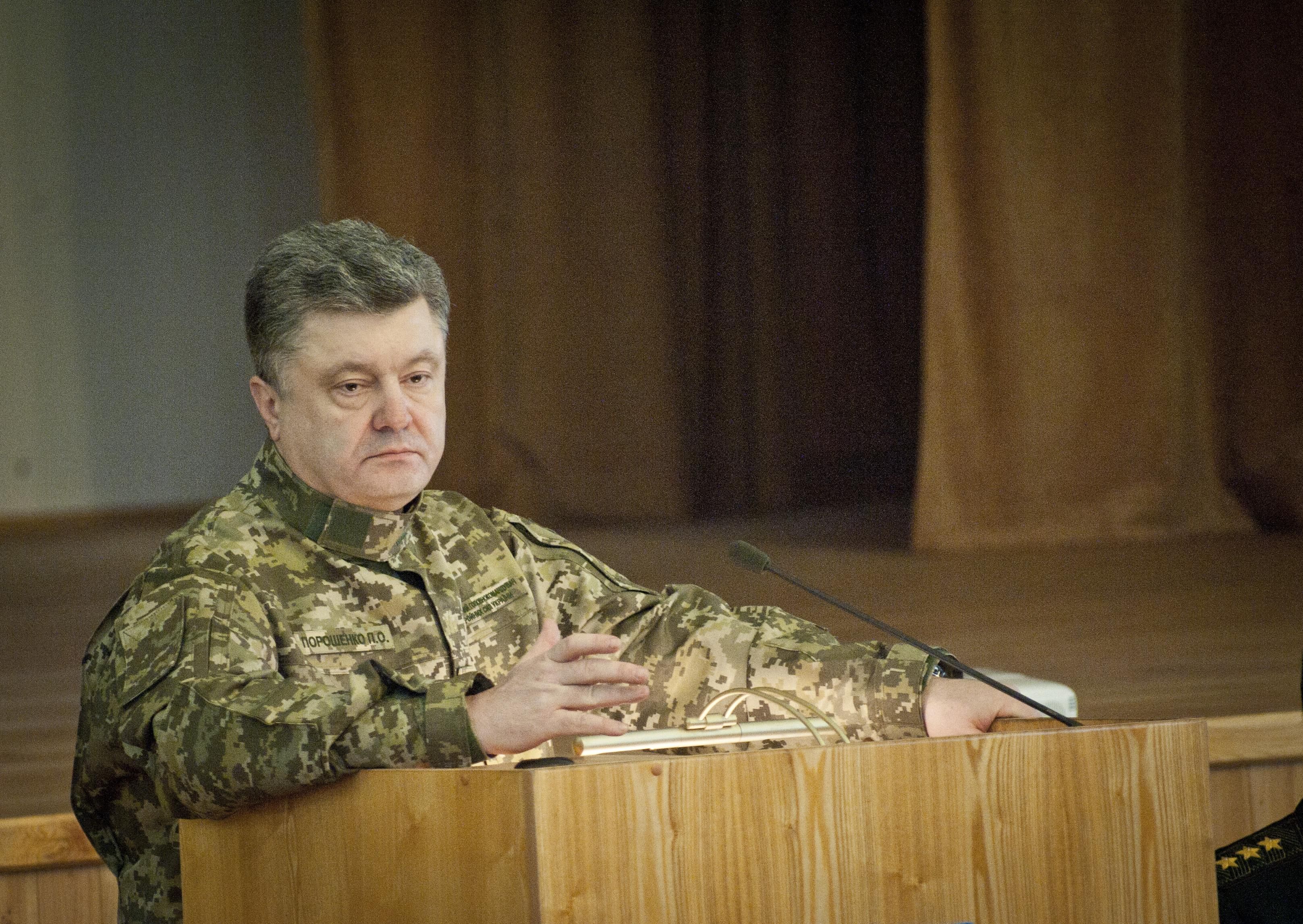 Порошенко нагородив бійців АТО — посмертно Порошенко нагородив бійців АТО — посмертно