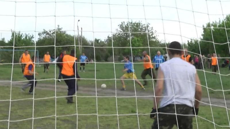 Як українські бійці в футбол грали