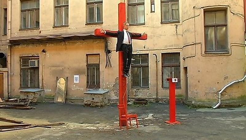 У Ризі розіп'яли статую Путіна У Ризі розіп'яли статую Путіна