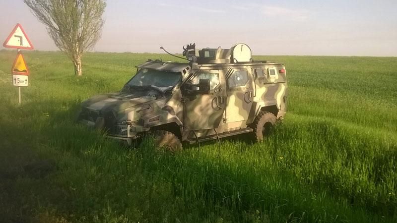 Бойцы АТО украли броневик под носом у террористов Бойцы АТО украли броневик под носом у террористов
