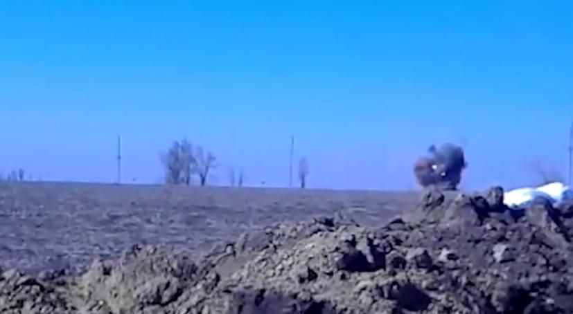 Боевики сняли на видео, как силы АТО метко подбили их танк (18+)