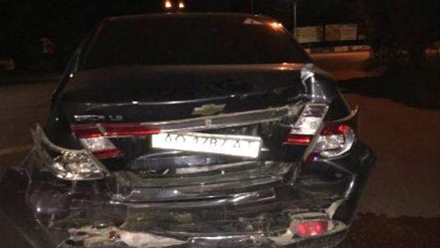 На Закарпатье пьяный милиционер спровоцировал ДТП, а коллеги хотели его прикрыть На Закарпатье пьяный милиционер спровоцировал ДТП, а коллеги хотели его прикрыть