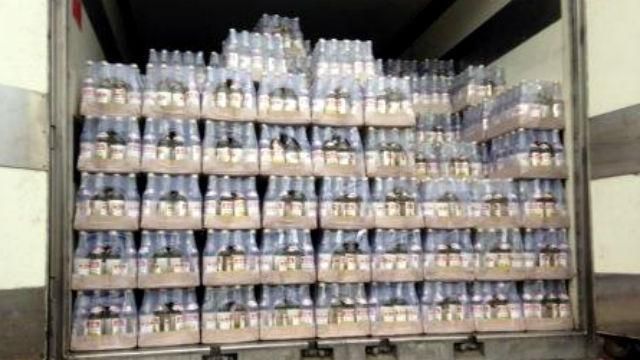 Терористів залишили без горілки: СБУ затримала фуру з фальсифікатом Терористів залишили без горілки: СБУ затримала фуру з фальсифікатом