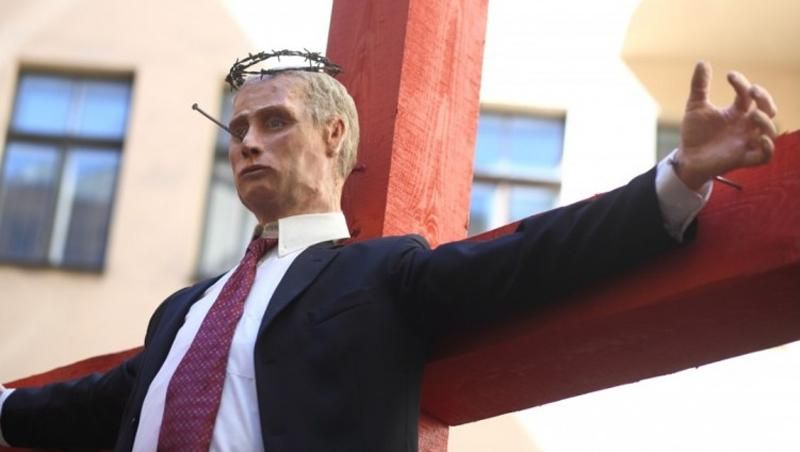 Россия отреагировала на "распятого Путина" в Риге Россия отреагировала на "распятого Путина" в Риге