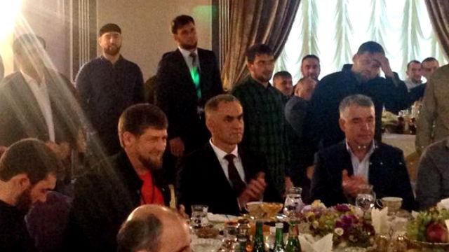 Кадыров развлекается на скандальной свадьбе милиционера и школьницы