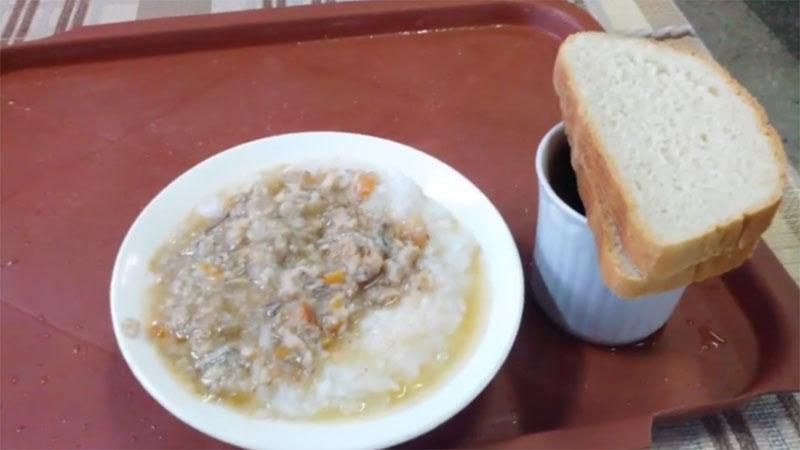 Обед мобилизованных: "блевотина" и мясо из-под бензопилы Обед мобилизованных: "блевотина" и мясо из-под бензопилы