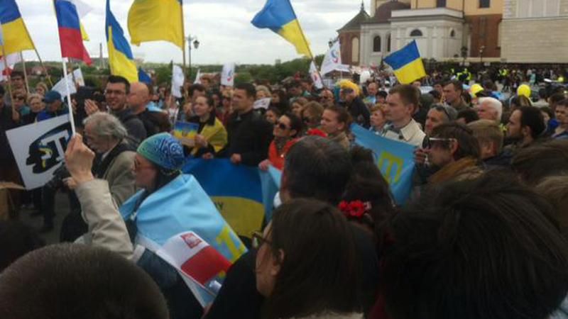 У Варшаві відбуваються масштабні акції на підтримку України У Варшаві відбуваються масштабні акції на підтримку України