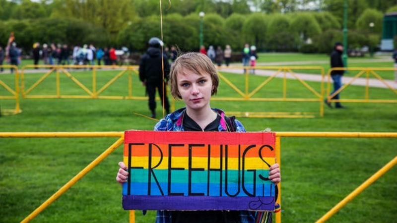 В России прошла акция против гомофобов. Есть задержанные В России прошла акция против гомофобов. Есть задержанные