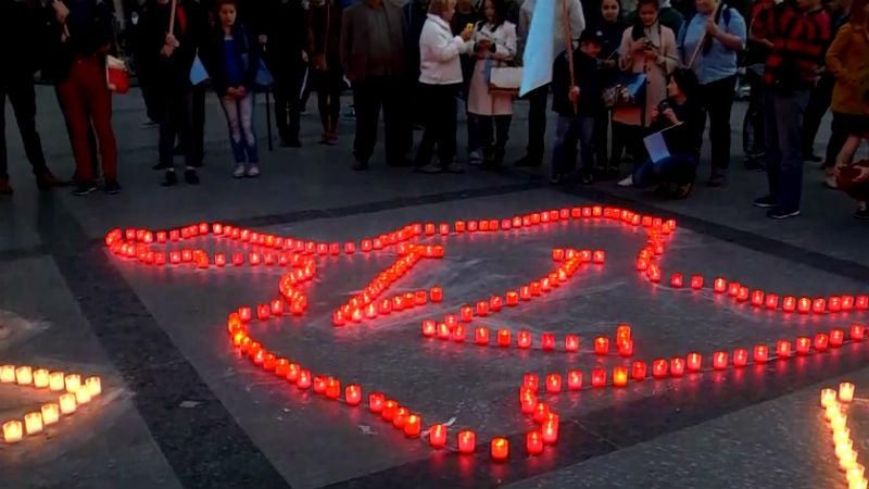 Во Львове вспомнили жертв депортации крымских татар инсталяцией из свечей