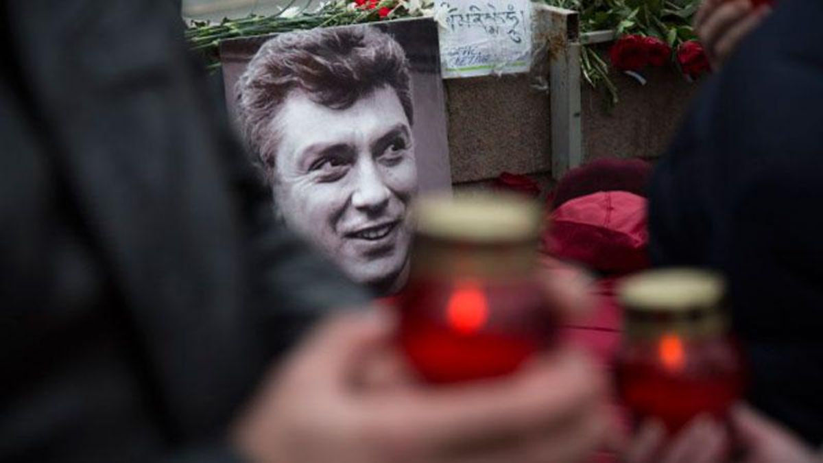 Підозрюваного у вбивстві Нємцова таємно вивезли, — The Sunday Times