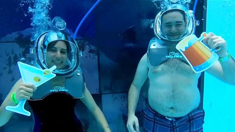 В Мексике открылся подводный бар