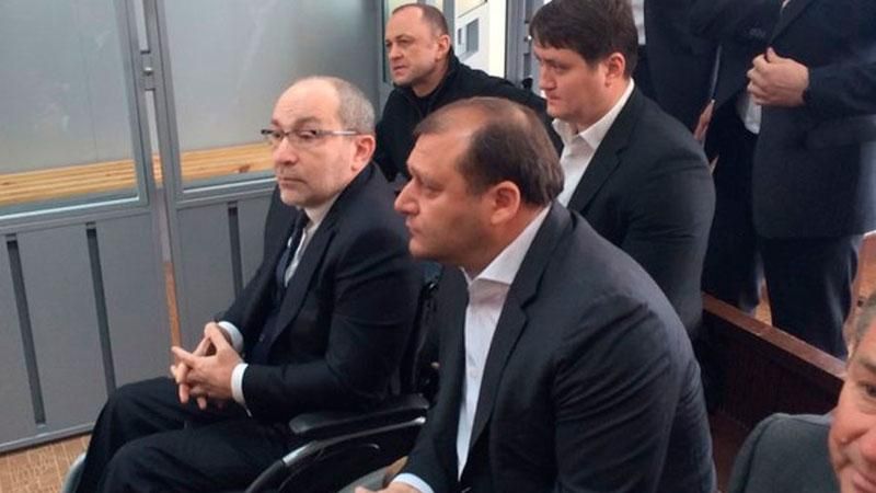 Кернеса терміново евакуювали із зали суду Кернеса терміново евакуювали із зали суду