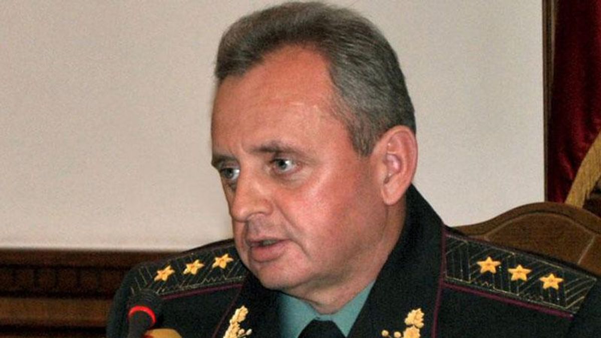 Муженко: Задержанных российских военных привезли в Киев Муженко: Задержанных российских военных привезли в Киев