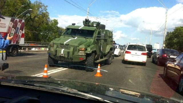 В Киеве военная машина вызвала 3 аварии