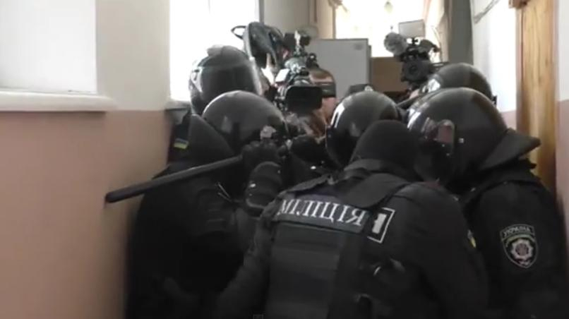 Перед судом над Кернесом милиция избила журналиста