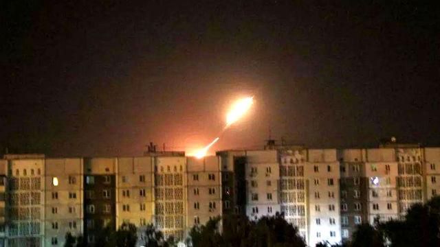 Ночью Донецк накрыли очень мощными обстрелами Ночью Донецк накрыли очень мощными обстрелами