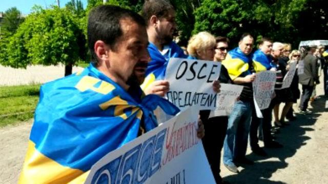 Маріуполь протестує проти ОБСЄ Маріуполь протестує проти ОБСЄ