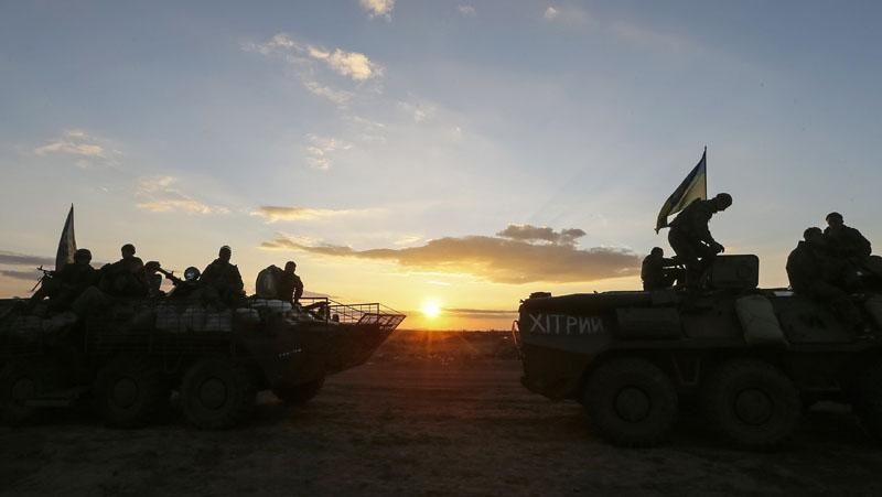 Во время новых столкновений террористы ранили 10 украинских военных Во время новых столкновений террористы ранили 10 украинских военных