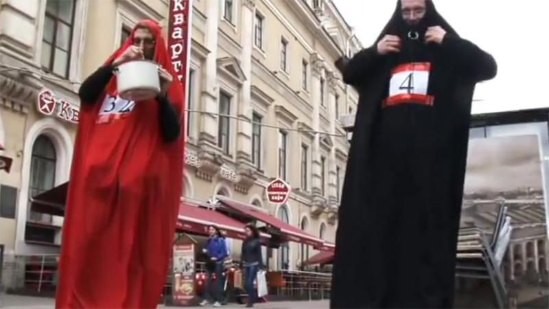 У Санкт-Петербурзі провели акцію проти скандального весілля У Санкт-Петербурзі провели акцію проти скандального весілля