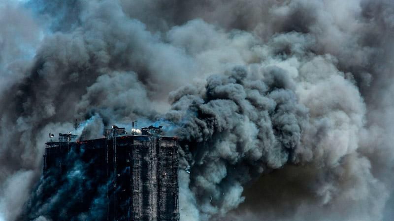 Смертельный пожар в Баку: многоэтажка сгорела дотла