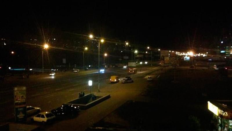 В Киеве после столкновений восстановили движение на проспекте Бажана В Киеве после столкновений восстановили движение на проспекте Бажана