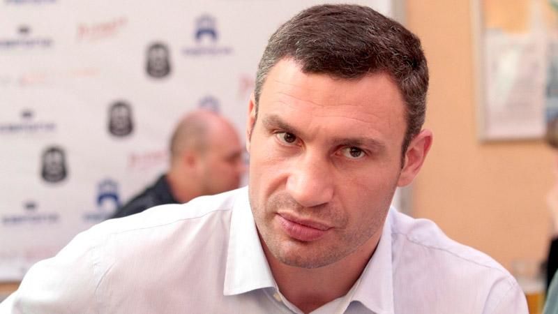 После столкновений в Киеве Кличко все же согласился отменить скандальную застройку