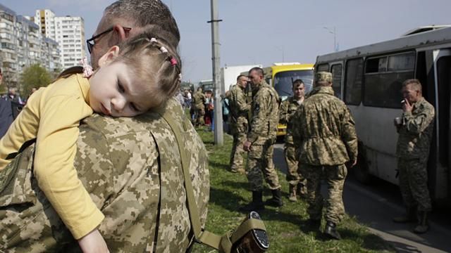 Украина потеряла 1800 солдат на Донбассе, — Президент