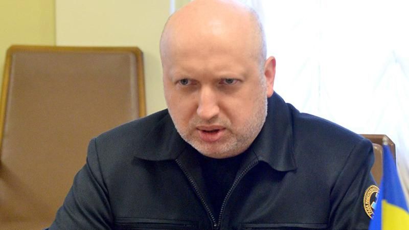 Турчинов предлагает не выпускать российские корабли из Черного моря Турчинов предлагает не выпускать российские корабли из Черного моря