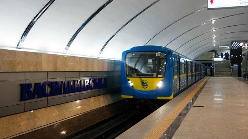Пільговики і надалі будуть безкоштовно їздити у метро Пільговики і надалі будуть безкоштовно їздити у метро