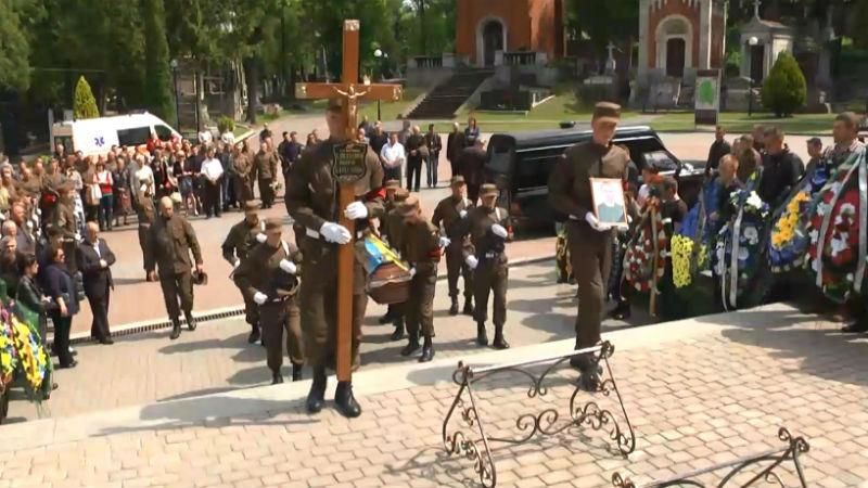 У Львові поховали полковника Нацгвардії, який загинув в зоні АТО У Львові поховали полковника Нацгвардії, який загинув в зоні АТО