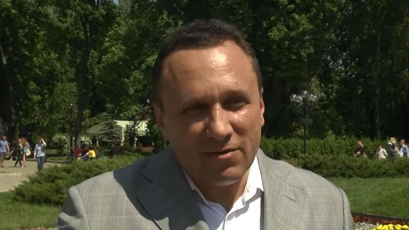 Экс-заместитель министра обороны хочет судиться с 4-летней девочкой Экс-заместитель министра обороны хочет судиться с 4-летней девочкой