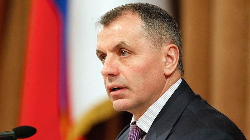 Окупанти назвали "ненормальними" кримчан з українськими паспортами Окупанти назвали "ненормальними" кримчан з українськими паспортами