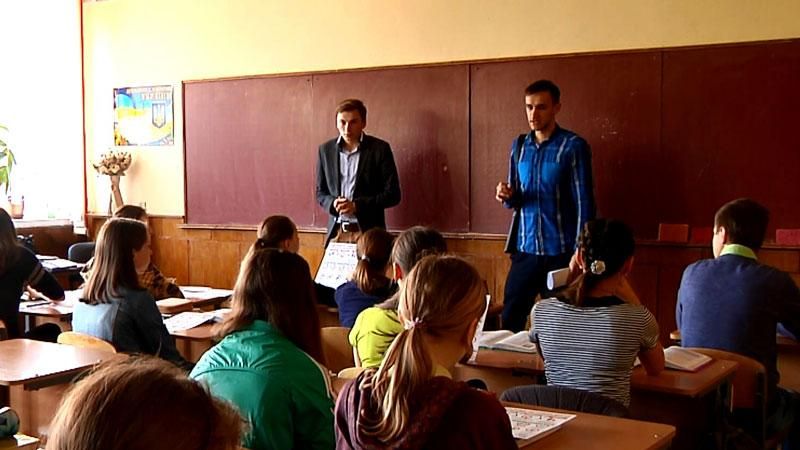 У Луцьку в школах проводять заняття з надзвичайних ситуацій У Луцьку в школах проводять заняття з надзвичайних ситуацій