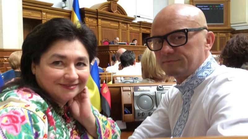 Краски Рады: депутаты одели вышиванки