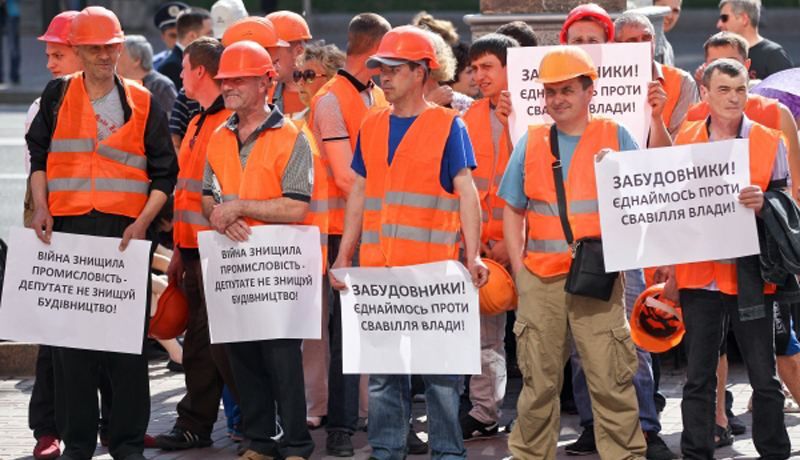 Активісти увірвались до Київради і зупинили пленарне засідання Активісти увірвались до Київради і зупинили пленарне засідання