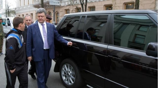 Сеть поразил двойник Порошенко в метро Сеть поразил двойник Порошенко в метро