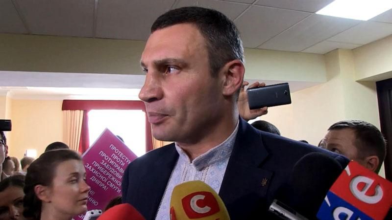 Кличко пообіцяв віддати скандальну ділянку на Осокорках під сквер Кличко пообіцяв віддати скандальну ділянку на Осокорках під сквер