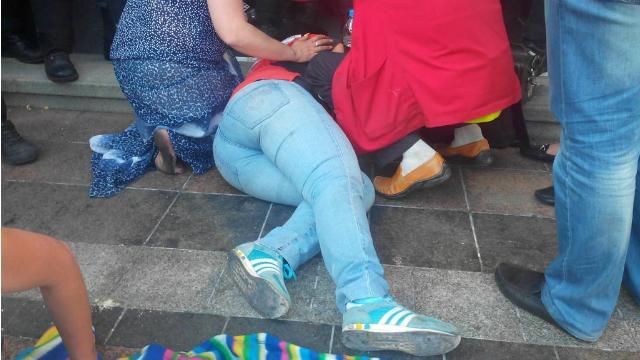 У сутичці під Радою постраждали дві жінки У сутичці під Радою постраждали дві жінки