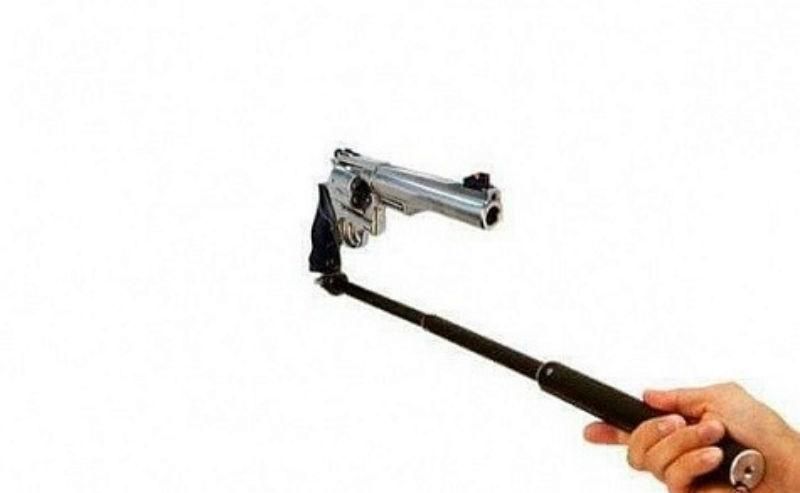 Москвичка вистрілила собі в голову, роблячи селфі Москвичка вистрілила собі в голову, роблячи селфі