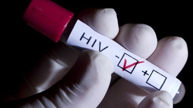 Хворі на СНІД — приречені. Завдяки корупції за тиждень в Україні закінчаться ліки