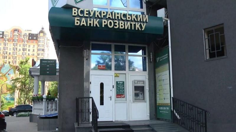 Банк сина Януковича обкрадає людей