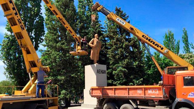 Відео дня: падіння Леніна на Донеччині Відео дня: падіння Леніна на Донеччині