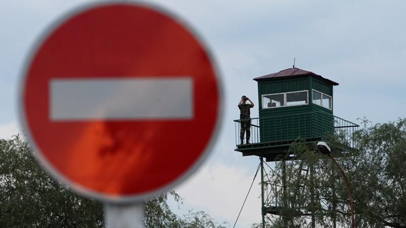 Прикордонники не пропустили два десятки вантажівок на окупований Донбас Прикордонники не пропустили два десятки вантажівок на окупований Донбас